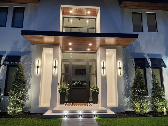 Photo - 1515 Urbino Ave