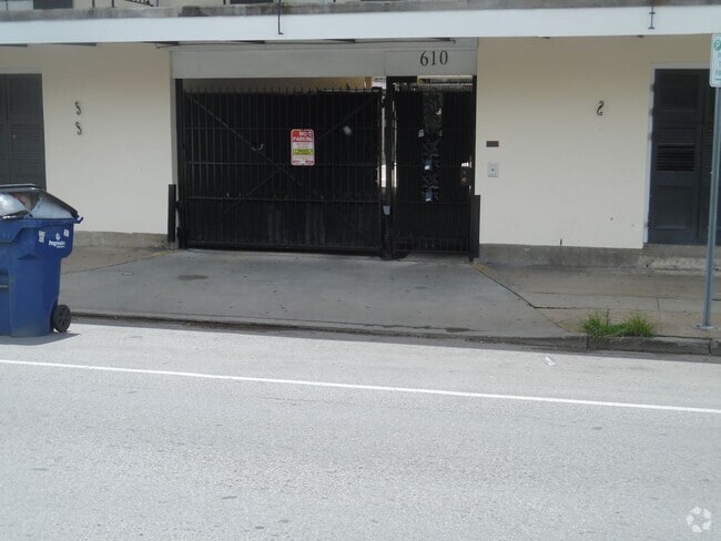 Building Photo - 1 BEDROOM, 1 BATH CONDO IN NEW ORLEANS