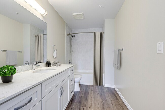 Photo - Linden Crossing