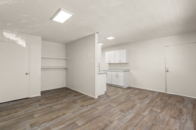 Photo - 2800 Vail Ave SE