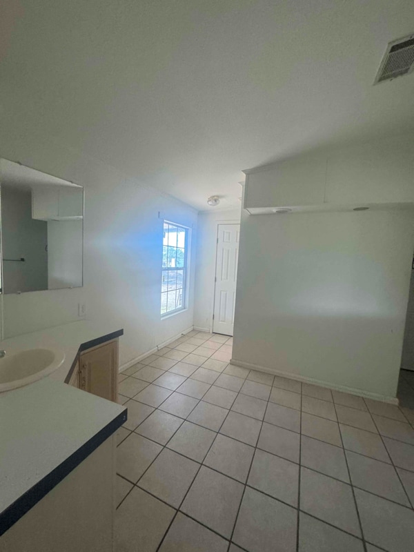 Photo - 14095 Bradley Rd