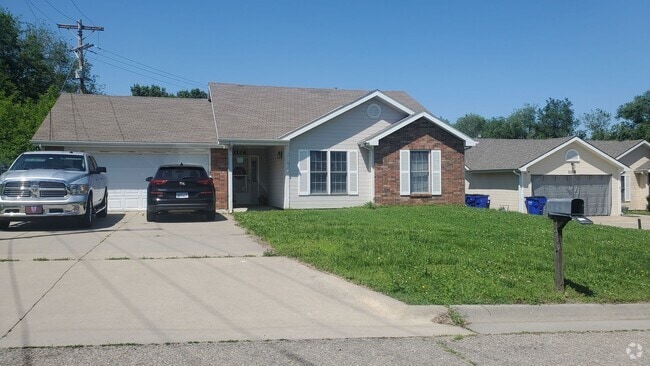 Building Photo - 1124 Marshall Cir Rental