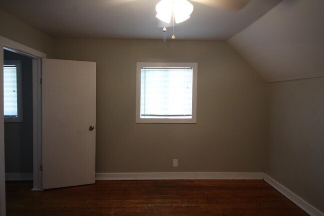 Photo - 718 Butterworth St SW