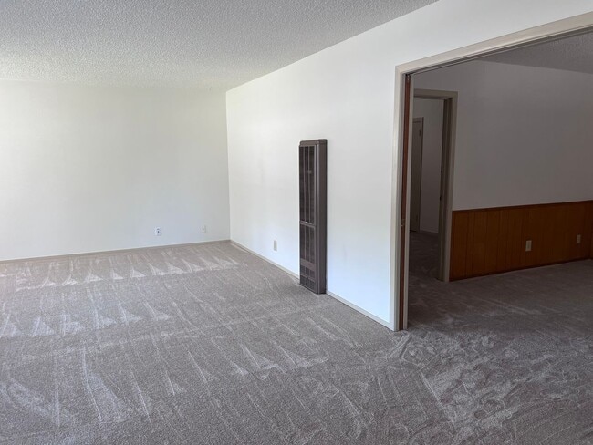 Photo - 1655 Catherine St