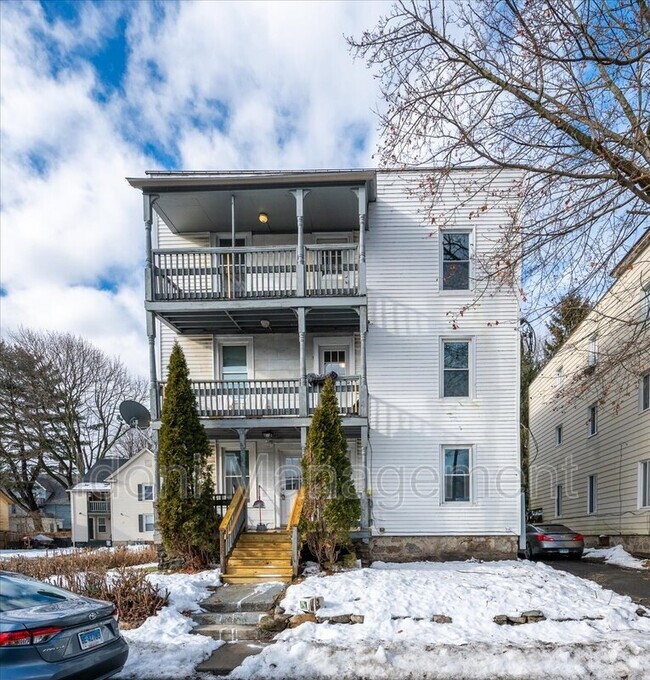 Building Photo - 13 Greenwoods Ave Unit 2 Rental