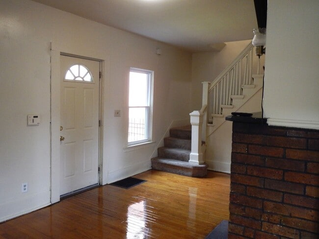 Photo - 120.5 Dell St - AVAILABLE 6/1/26 - House f... Unit Dell 120.5