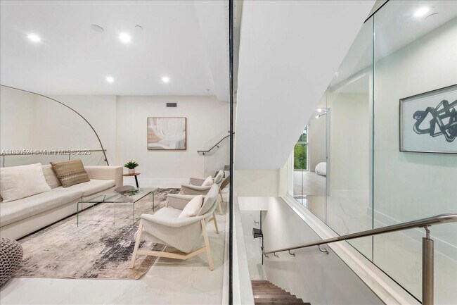 Photo - 455 NE 39th St Unit 112