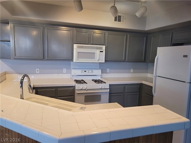 6917 Cobre Azul Ave