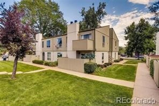 NICE 2-BEDROOM, 2-BATHROOM TOWNHOME WITH F... - NICE 2-BEDROOM, 2-BATHROOM TOWNHOME WITH F...