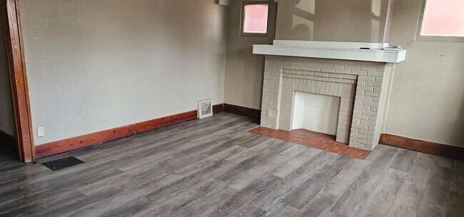 Photo - 1719 Central St