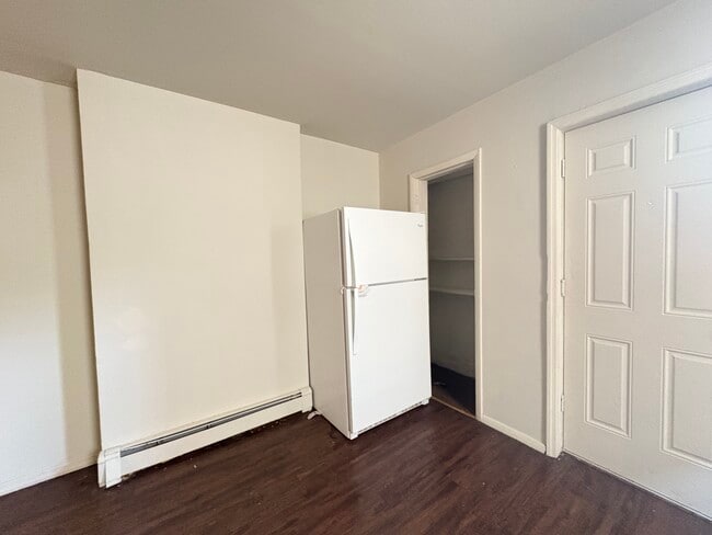 148 Broadway Ave 1R - 146 Broadway Unit 1R