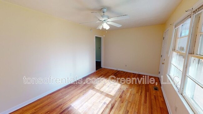 Photo - 137 Rosewood Cir