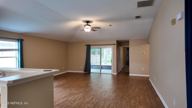 Photo - 1060 Beckingham Dr