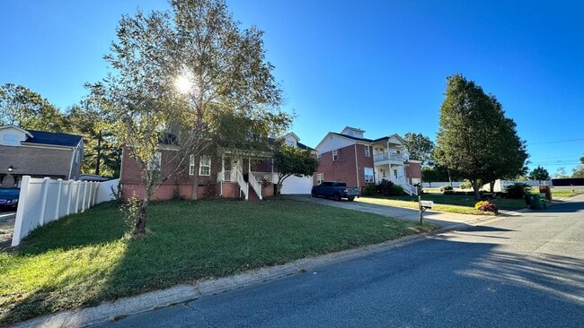Building Photo - 4612 Narayan St Rental
