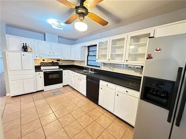 Photo - 364 Navarre Dr