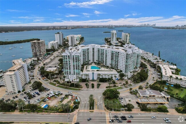 Building Photo - 7900 Harbor Island Dr Unit 613 Rental