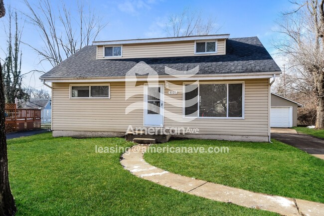 Photo - 8520 Jacklin Ave