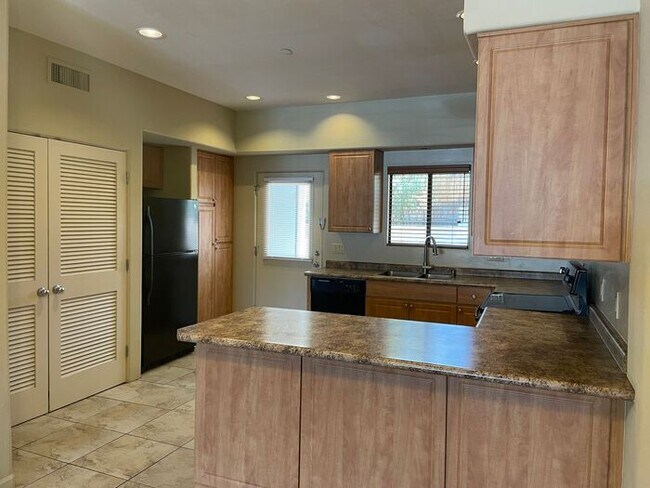 Photo - Popular 2BR/2.5BA 2 Story Townhome conveniently located close to PCC, U of A!