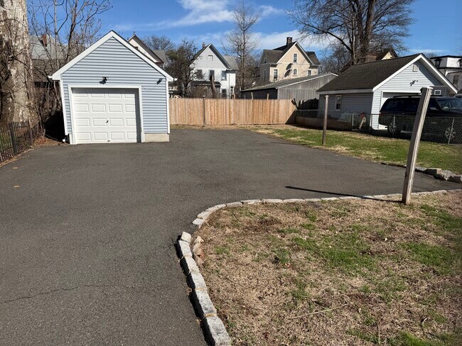 Photo - 727 Carlton Ave Unidad 2