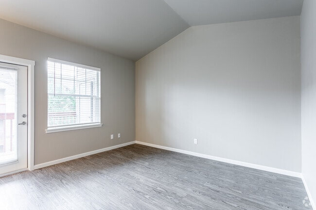 1BR, 1BA - 728 SF