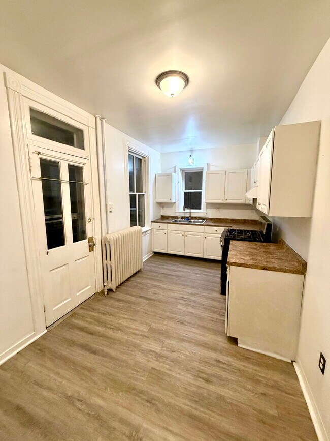 Photo - 526 Howard Ave