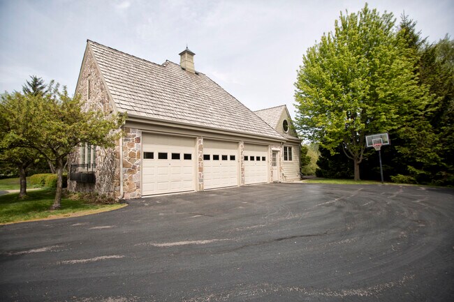 Photo - 11560 N Canterbury Dr