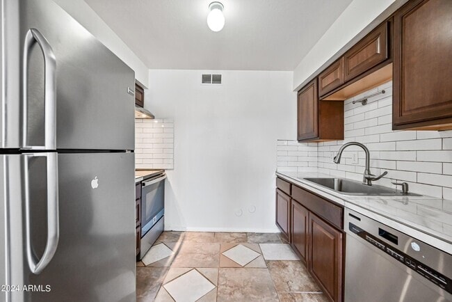 Building Photo - 35 N May Unit 101