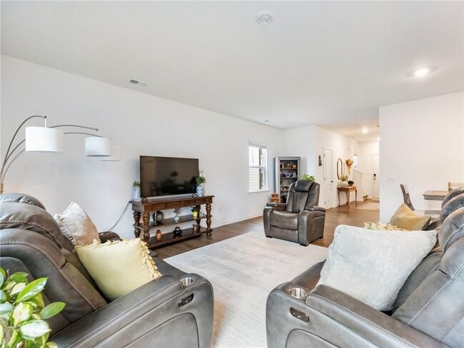 Photo - 680 Groover St