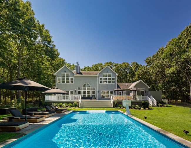 Photo - 528 Wainscott NW Rd Casa