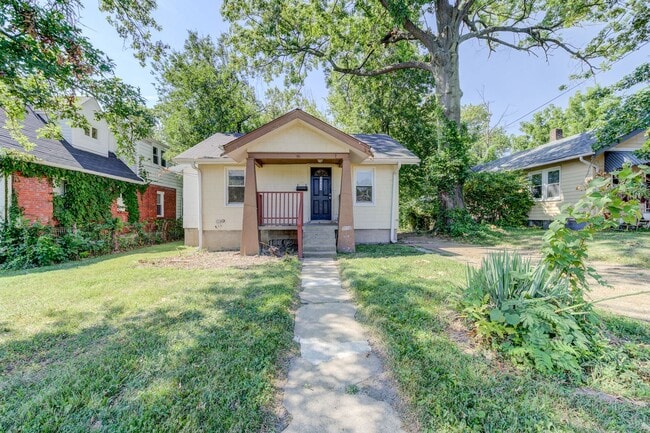 Building Photo - 1 Bedroom house in University City!