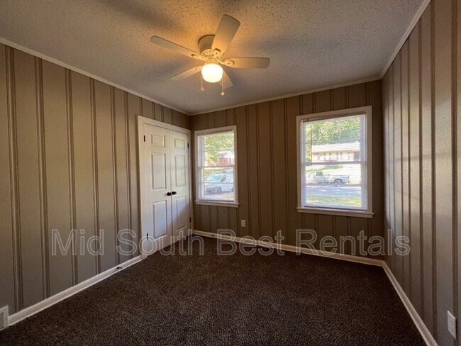 Photo - 3520 Hallbrook St