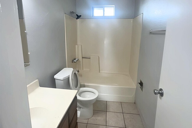 Photo - 555 W Rio Salado Pkwy