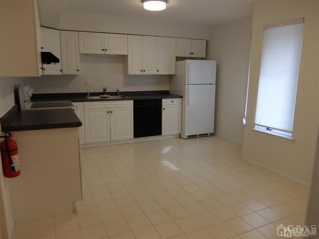 35 Sayre Dr