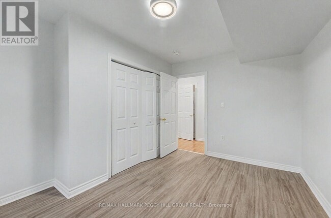 Photo - 148 Livingstone St E