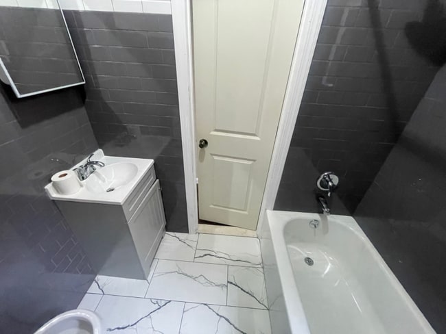 Photo - 636 Sheffield Ave Unit 2