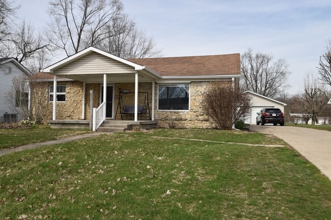 Building Photo - 3 Bedroom 2 Full Bath Home in Greenfield, Fenced Yard