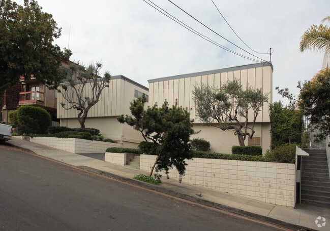 Photo - 515-517 Pier Ave