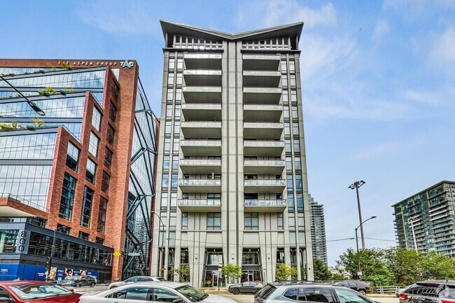 Building Photo - 740 W Fulton St Unit 1010 Rental