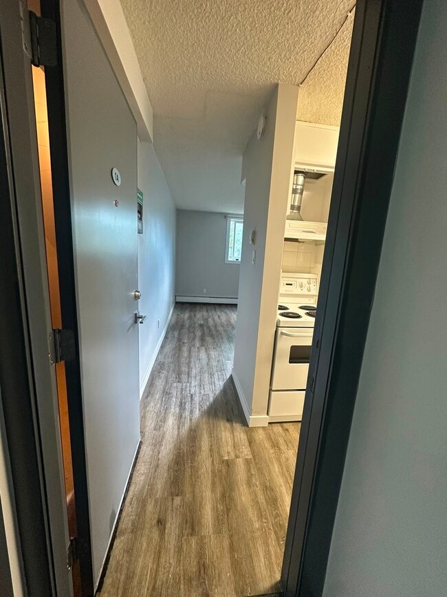 Building Photo - 8303-100 100 St NW Unit 1