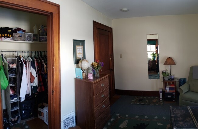 Photo - 613 E College St Unit NE