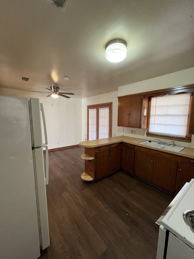 Photo - 5757 Naff Ave