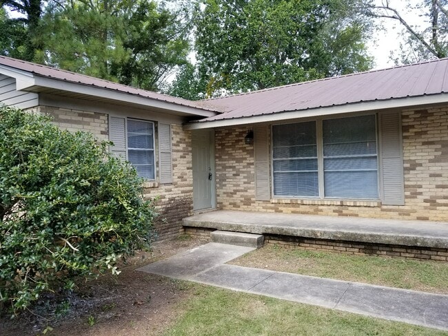 Photo - 307 Curtis Dr SE