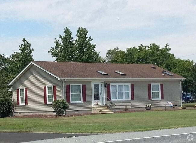 Building Photo - Single story home just outside of Milton