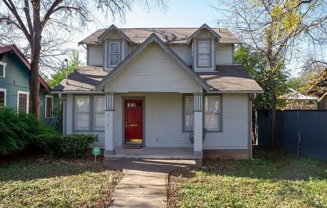Building Photo - 2832 Salado St Rental