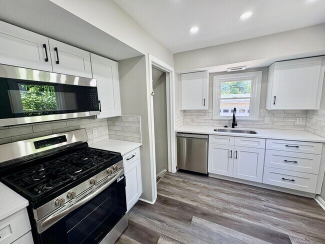 Photo - 4165 Harwood Rd