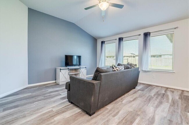 Photo - 117 Balsam St