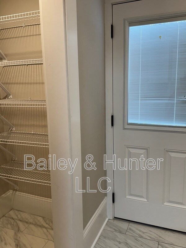 Photo - 1385 Hartford Ave SW