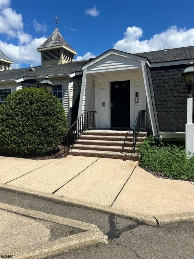 Building Photo - 662 Goffle Rd Unit 23