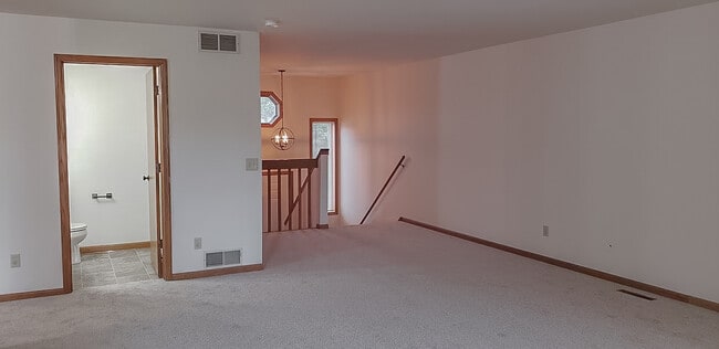 Photo - 113 W Parkview St