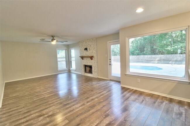 Photo - 18 Shinyrock Pl